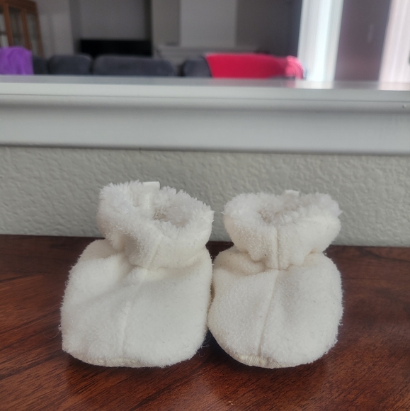 Old Navy Booties!❤️ Infant Size. - Picture 1 of 3